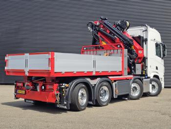 Scania R590 V8 8x2 / HMF 9520 CRANE - JIB - WINCH / TRACTOR